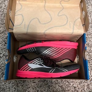 brand new brooks hyperion running flats
